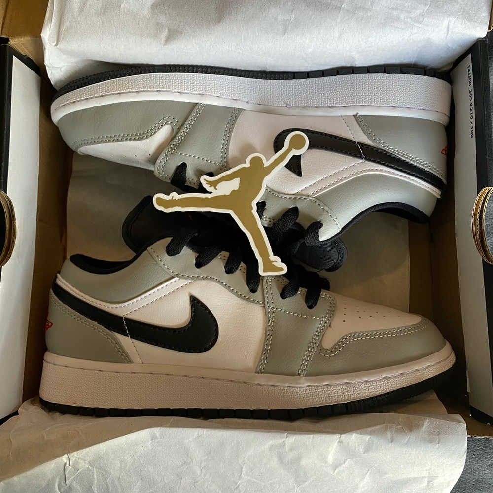Air Jordan lows youth boys